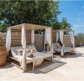 4 bedroom villa with indoor and outdoor pools in Galižana, Istria, sleeps up to 8